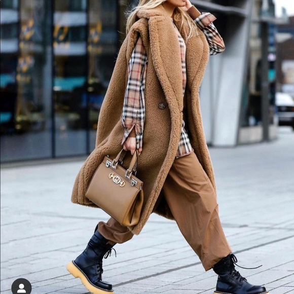 Meet your Posher, Rebecca - Picture 1 of 1